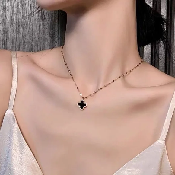 💎BOGO‼️ Clover leaf Double Side Rose Gold Necklace women jewelry - Picture 7 of 11